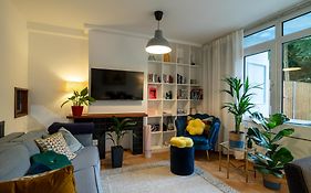 Cosy Family Retreat With Garden & Workspace